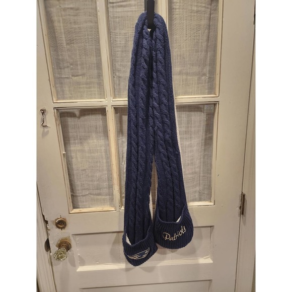 NFL New England Patriots Scarf with Pockets to keep hands warm - Picture 2 of 6